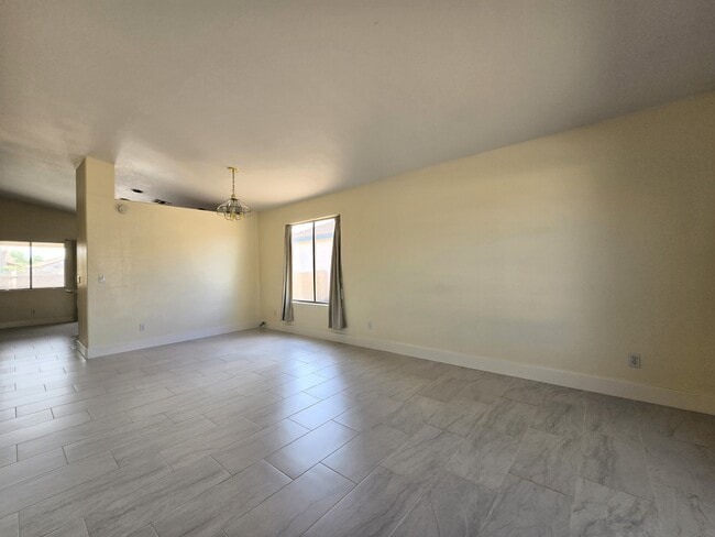 Photo - 7980 N Siskiyou Dr