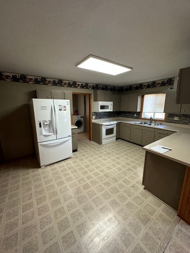 Photo - 1010 E 3rd St