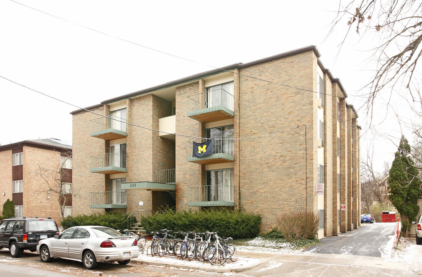 The Lion - The Lion Apartments