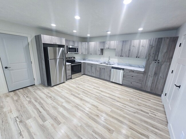 Photo - 308 E 13th St Unit B