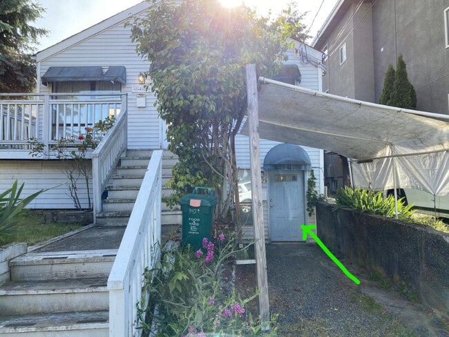 Building Photo - 3429 Wallingford Ave N Unit 200