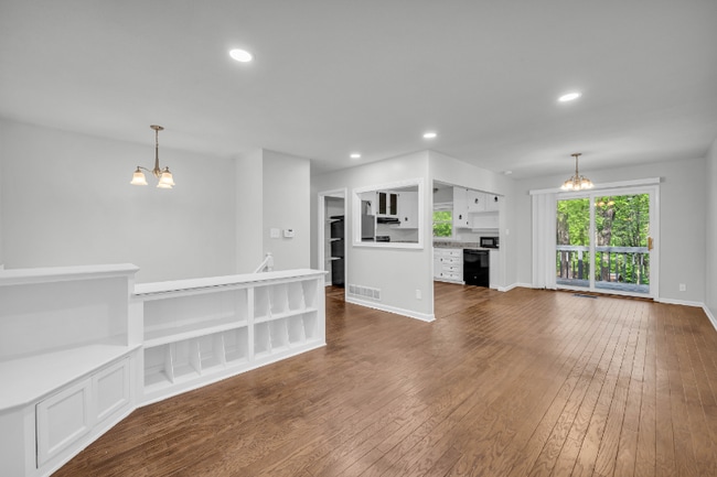 Photo - 360 Round Table Rd