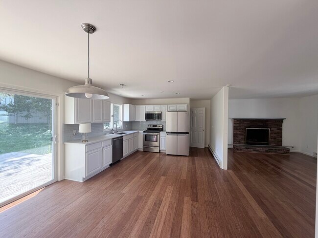 6 Pleasantview Dr