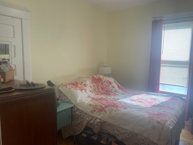 Front bedroom. - 2320 Monroe St NE