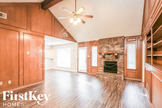 Photo - 2104 Homecraft Dr