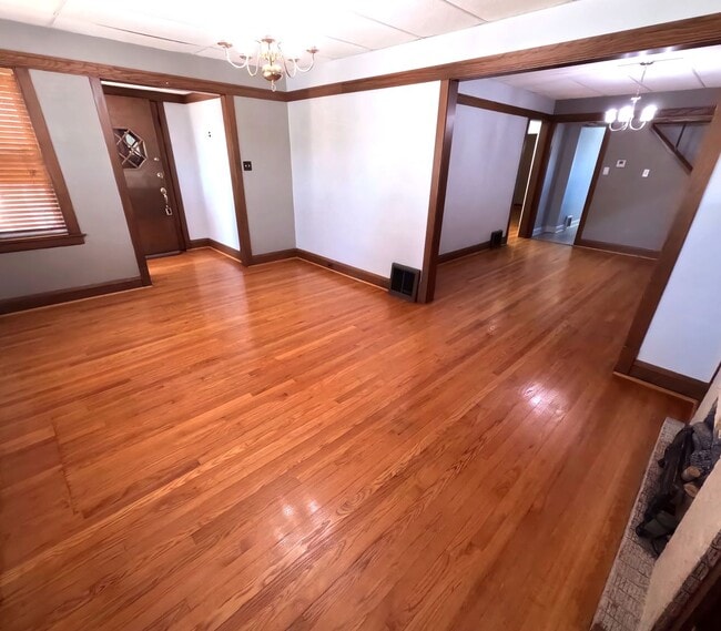 Photo - Exceptional single-family near UIC-DePaul University -North Park University