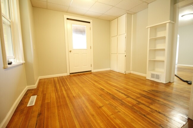 101 Short St Unit Lower