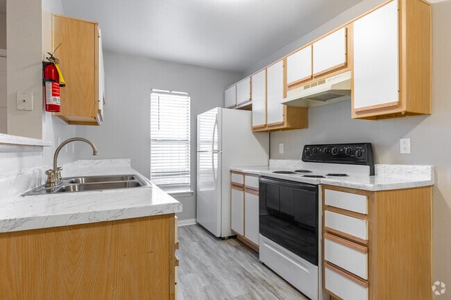 1BR, 1BA - 714SF - Kitchen - Grace Townhomes