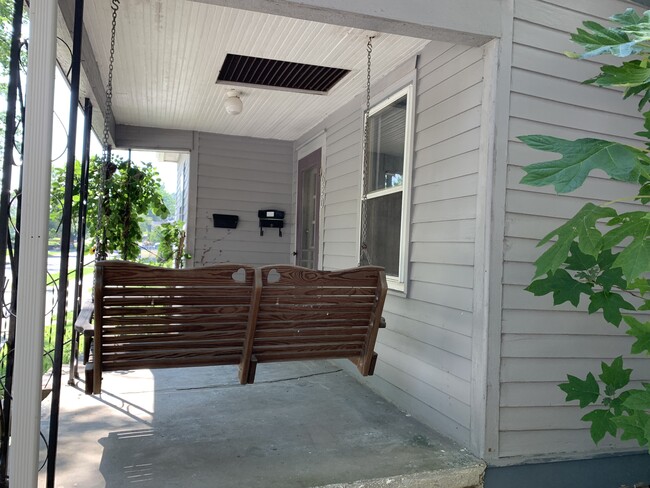 porch - 620 W Howe St Townhome