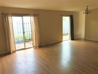 Large and bright living room with hardwood - 1900 Richard Jones Rd