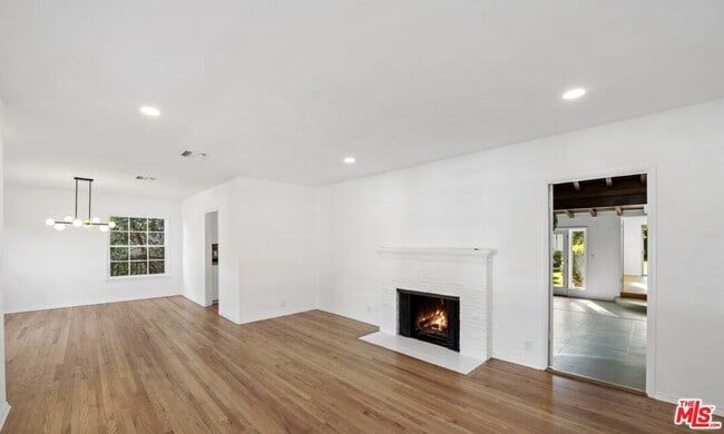 Photo - 15440 Dickens St