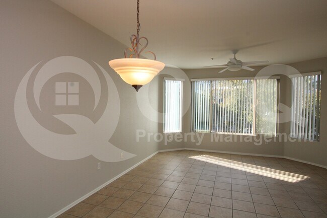 Photo - 420 W 1st St