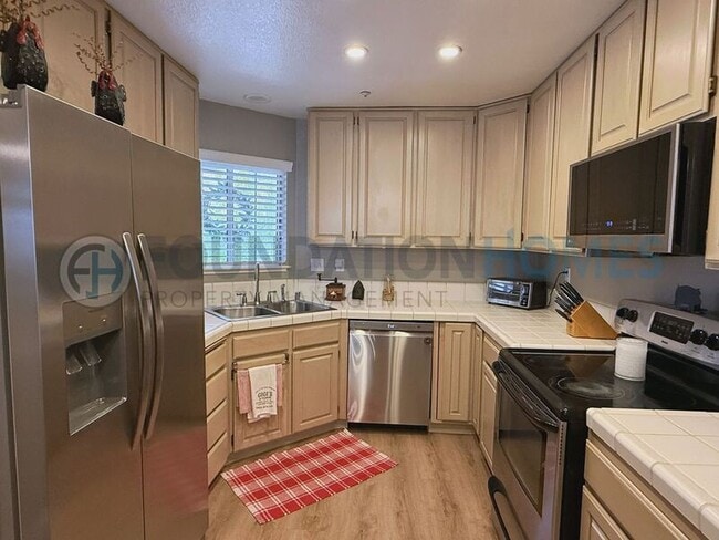 Photo - 38 Bridle Path Ln