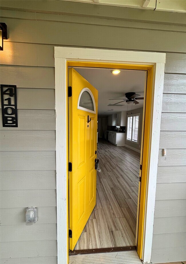 Photo - 410 McPhail St