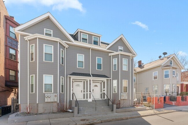 Building Photo - 6 W Cottage St Unit 1