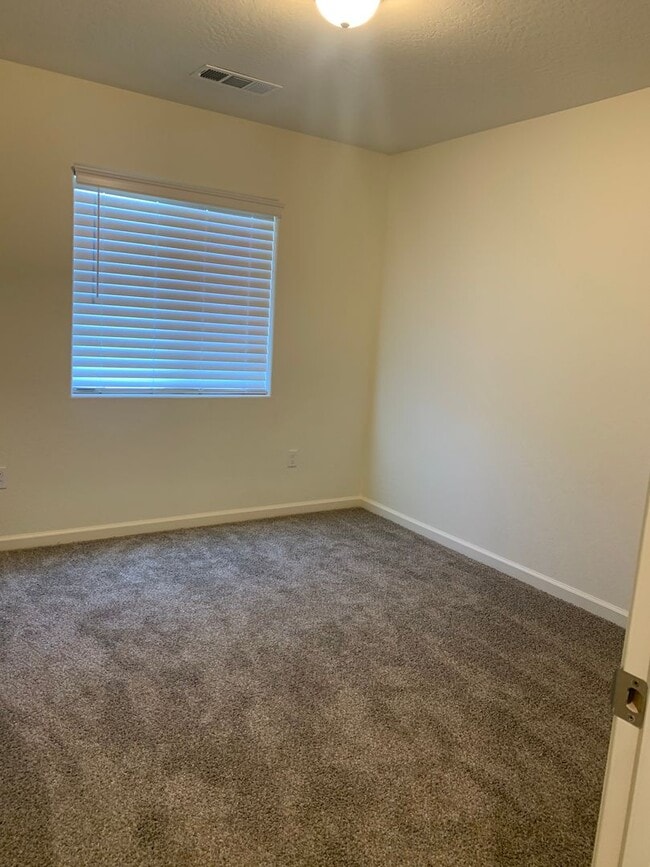 Building Photo - 4 Br 2 Ba available now Rental