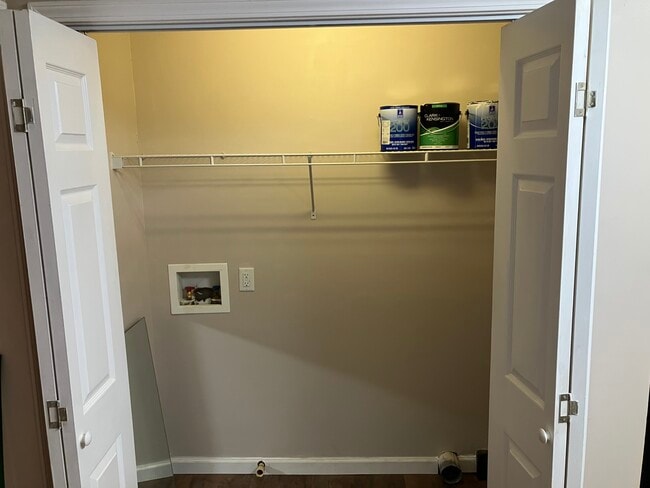 Laundy Room - 237 Camelot Dr Unit 237-B