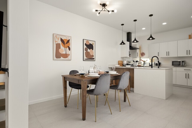 Photo - Colgate Crossings