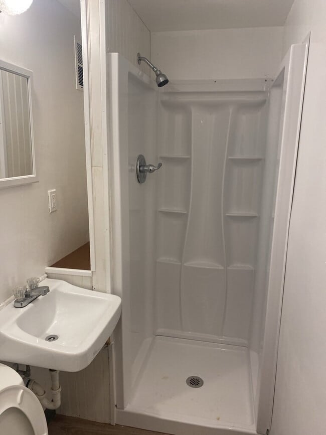 Photo - 2BD/1BA Basement Room on The Hill!