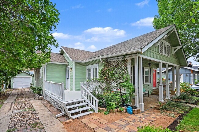 Photo - "Charming 3-Bedroom Sanctuary with 2 Full Baths in San Antonio located close to Alamo Heights and...