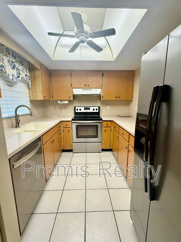 Photo - 2400 Winding Creek Blvd