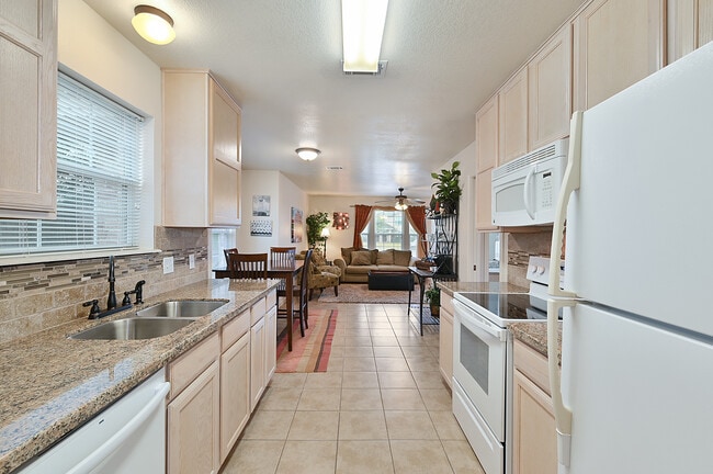 Photo - Holleman Village Apartamentos