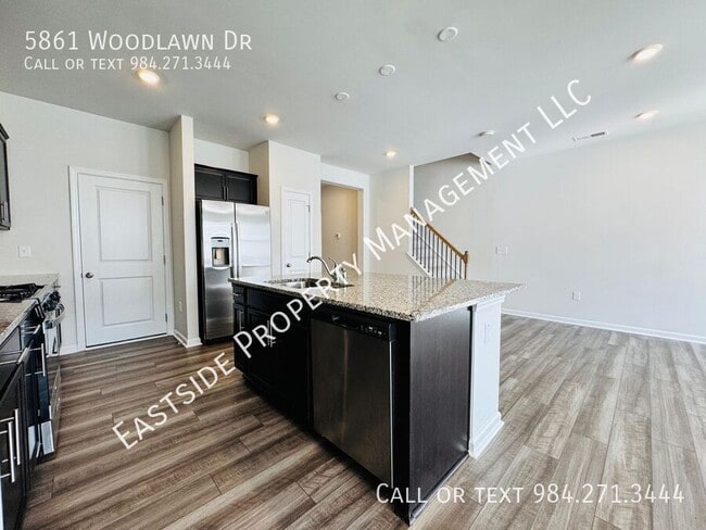 Photo - 5861 Woodlawn Dr