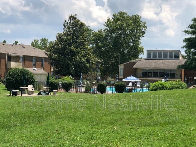 Building Photo - 515 Basswood Ave