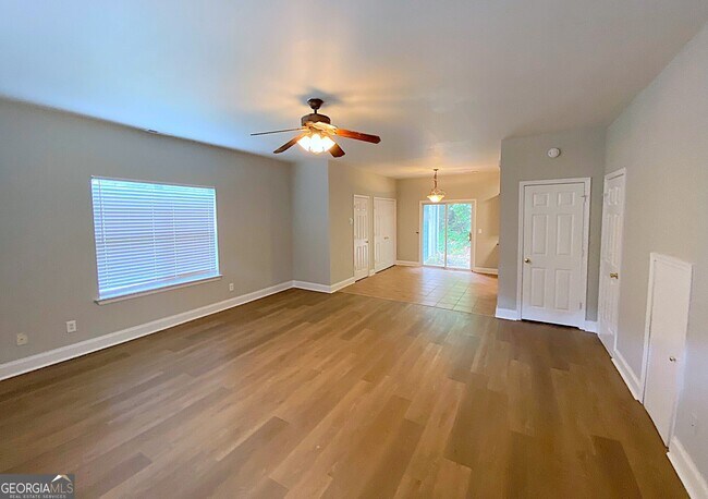 Photo - 145 Bowen St