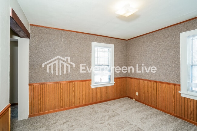 Photo - 4633 N 56th St