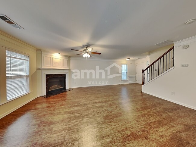 Photo - 325 Balaban Cir