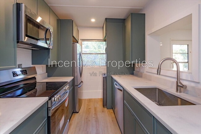 Photo - 816 Putnam Ave