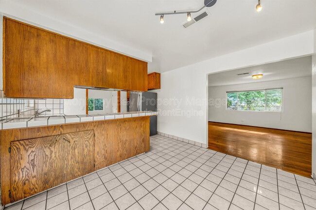 Photo - 2100 David Ave