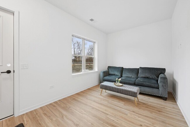 Photo - Brand-New Luxury 2-Bedroom Townhomes with Garage | Oak Forest, IL $500 Move in Fee waived, make ...