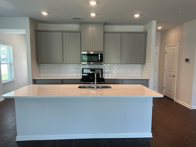 Photo - Lovely townhome in gated subdivision minutes from historic Marietta Square!