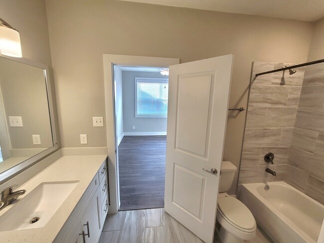Building Photo - 1620 Oak Tree Dr Unit 2305 Rental