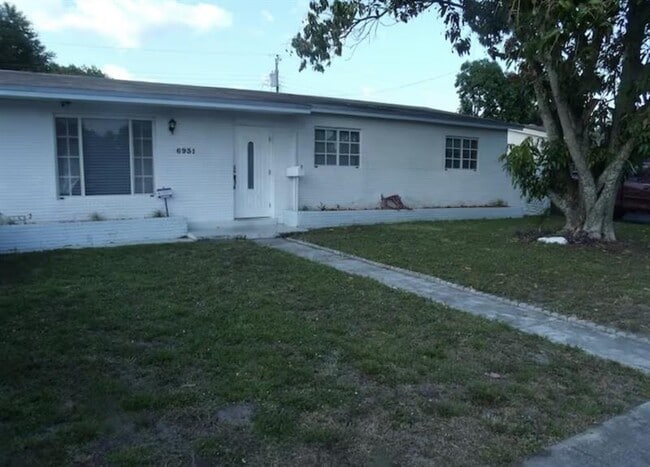 Building Photo - 6931 SW 6th St Rental
