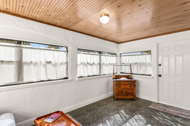 Photo - 921 S M St