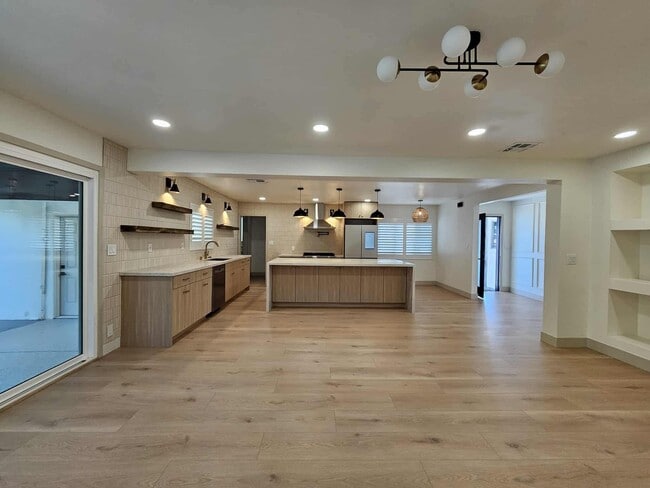 Building Photo - 114 S Emerald Pl Rental