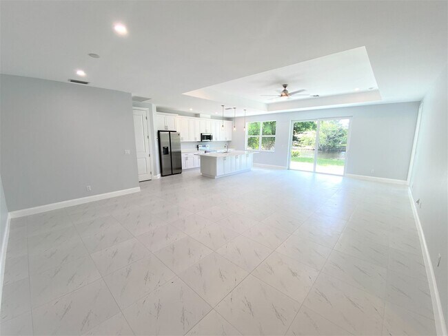 Photo - ** GOLDEN GATE ** 4 BED / 2 BATH - SINGLE ...