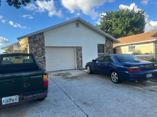 Building Photo - 9709 SW 57th St Rental