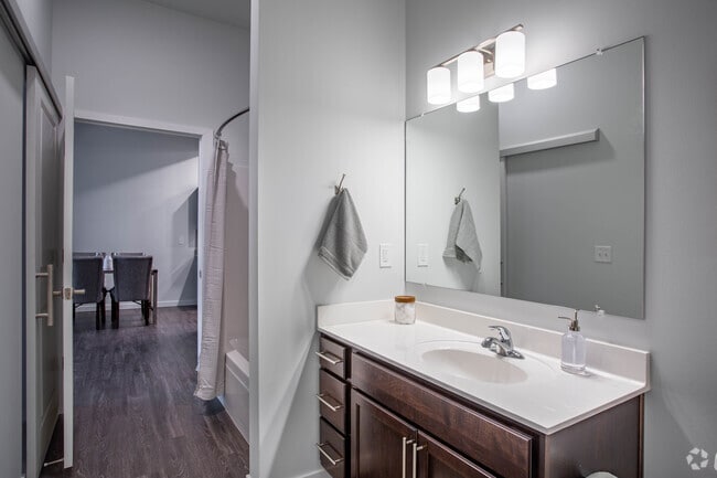 2 BR, 1 BA - The Senator - 863 SF