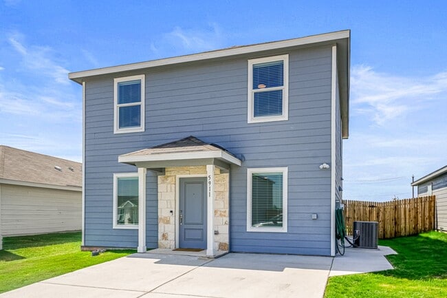 **Experience Modern Living in Valle Sol T... - **Experience Modern Living in Valle Sol  T... House