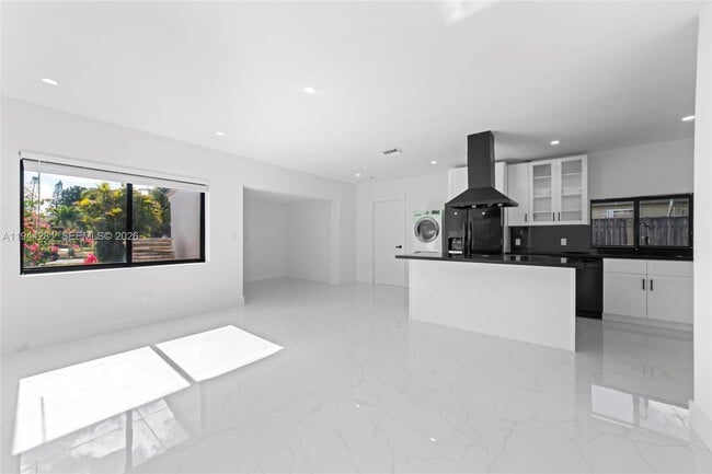 Photo - 1671 NE 174th St