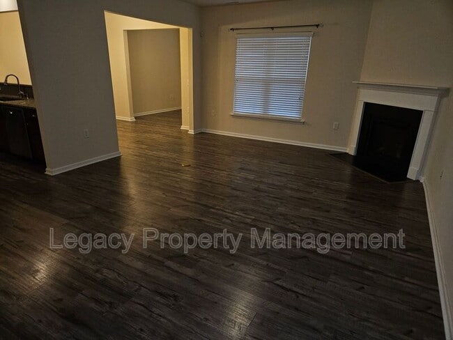 Photo - 1024 Saffron Lp