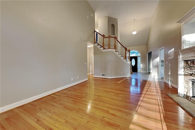 Photo - 4020 Hogans Mill Ln