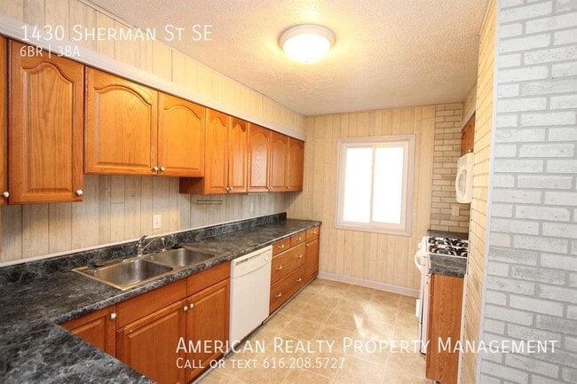 Photo - 1430 Sherman St SE