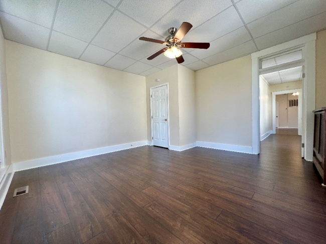 1813 E Elm St
