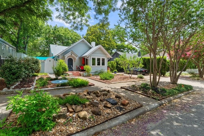 Photo - 205 W 32nd St