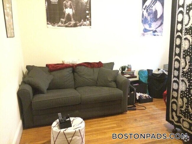 Building Photo - 1197 Boylston St Rental